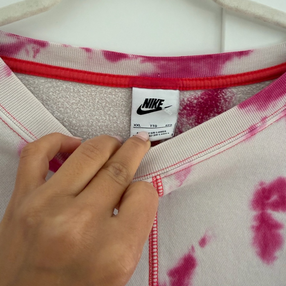 Nike Women's Vibrant Pink Tie-Dye sweatshirt oversized, super cute - Picture 5 of 5